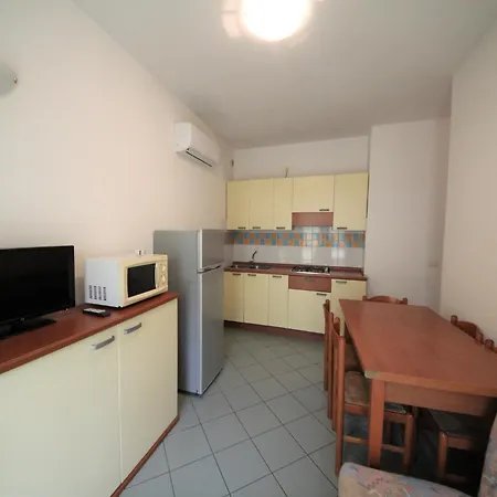 Apartment Two Bedroom Rosolina With Space *