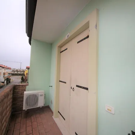 Two Bedroom Rosolina With Space Apartment *